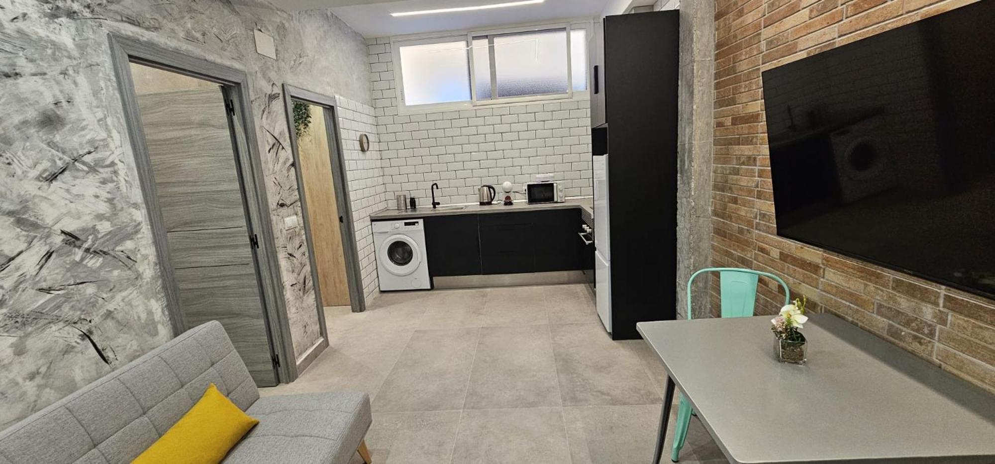 Jl A Apartment *